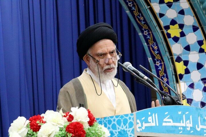 امام جمعه دیّر: جناح‌های سیاسی در کنار مسئولان و ملت باشند