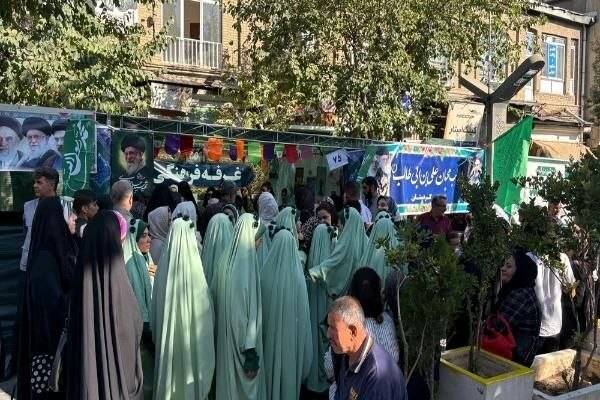 جشن مهمانی «امت احمد» در سنندج؛ حضور پرشور موکب ها و مردم
