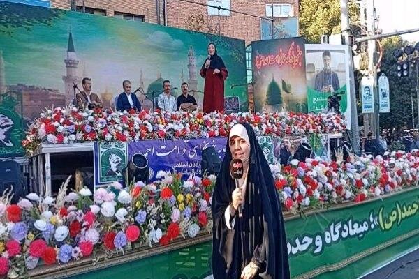استقبال مردم سنندج از اجراهای هنرمندان در مهمانی امت احمد