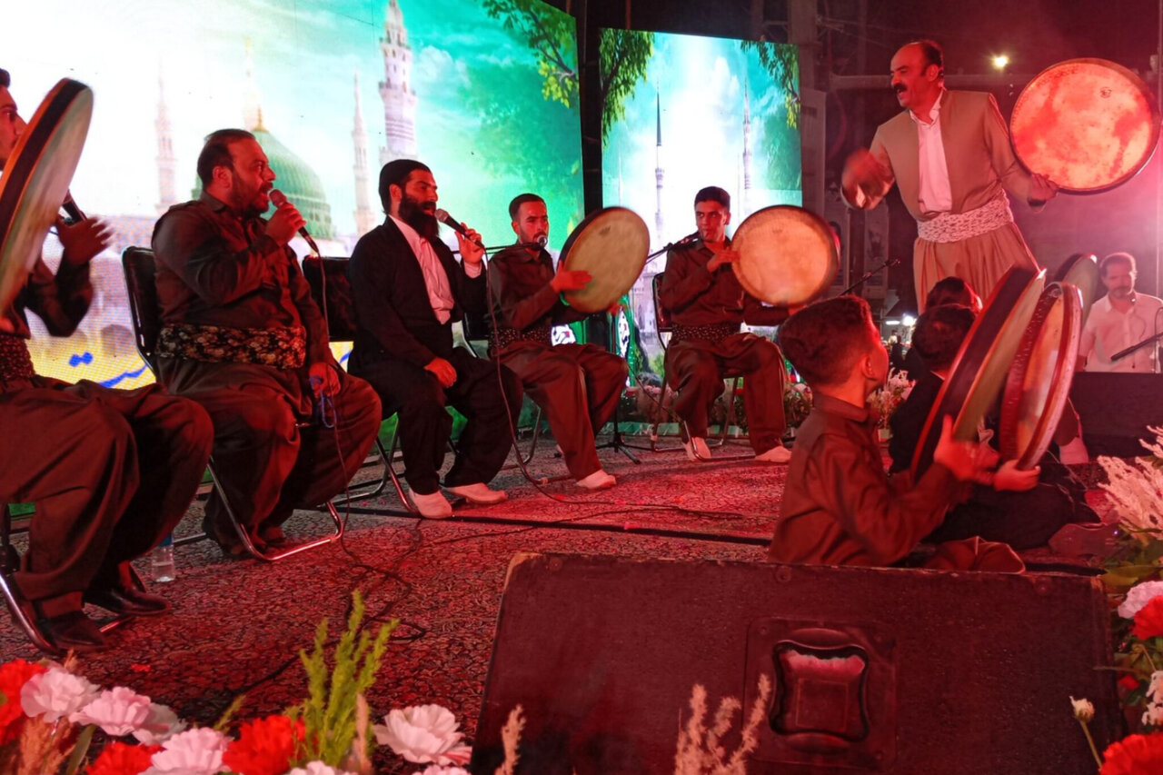 طنین نوای دف در مهمانی پیامبر رحمت(ص)
