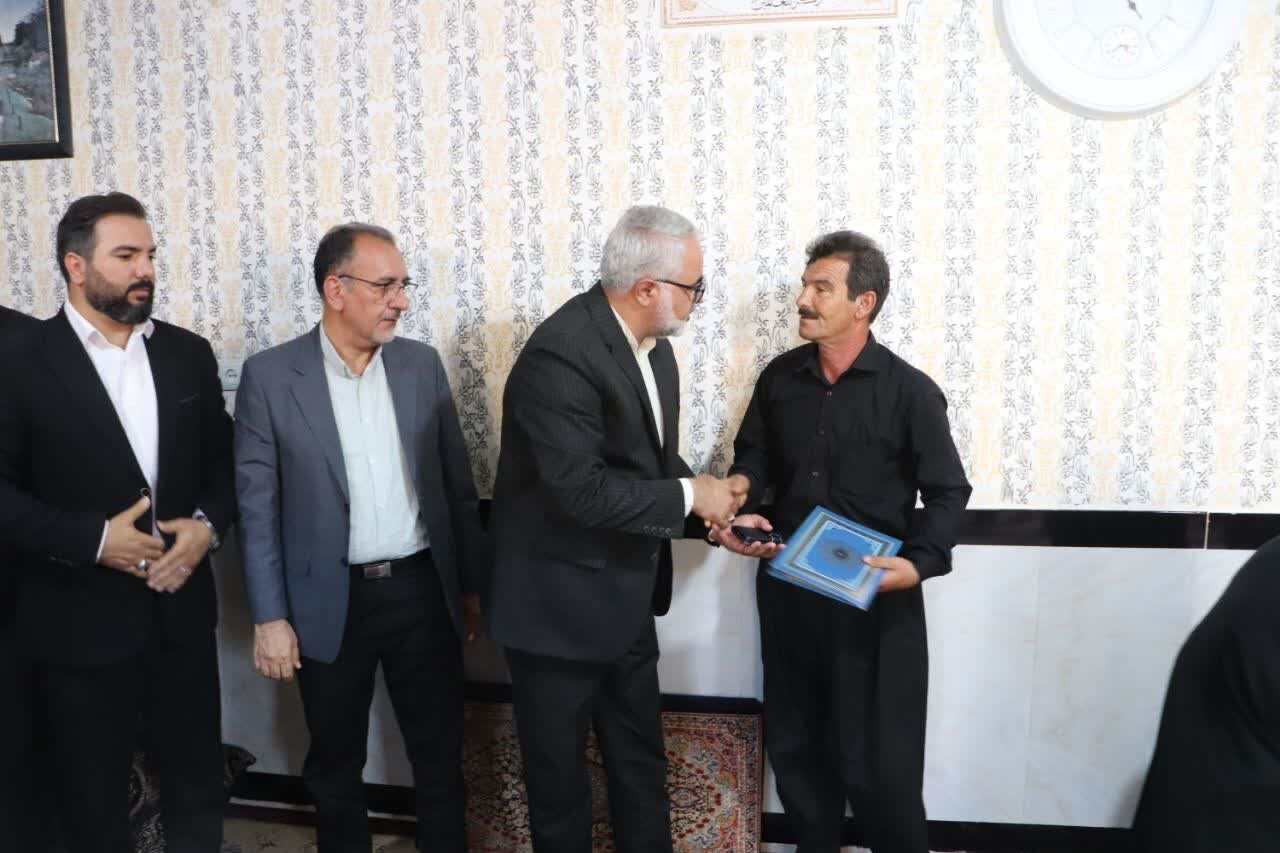 فرماندار کرمانشاه: شهدا چشم و چراغ ملت هستند
