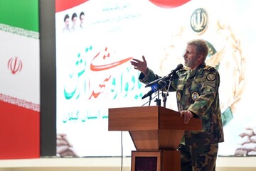 قائد الجيش الايراني: العدو لم يتمكن من تحقيق اى من اهدافه وتلقى الرد حتى اللحظة الاخيرة