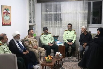 دیدار رئیس سازمان عقیدتی سیاسی فراجا با خانواده شهید میزبان در گیلان