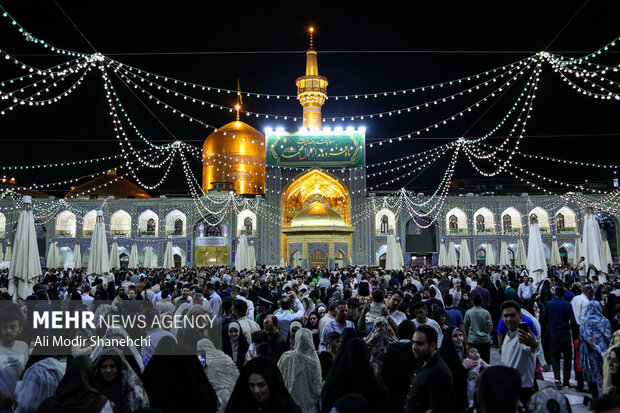 شب میلاد پیامبر اکرم (ص) در حرم مطهر رضوی