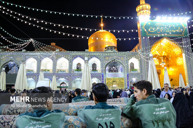 شب میلاد پیامبر اکرم (ص) در حرم مطهر رضوی
