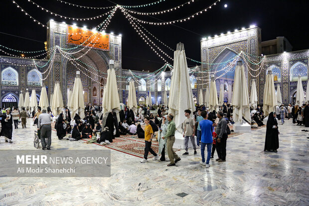 شب میلاد پیامبر اکرم (ص) در حرم مطهر رضوی