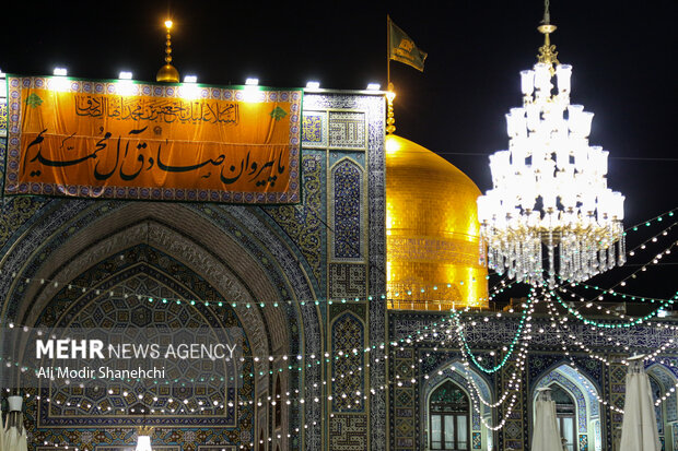 شب میلاد پیامبر اکرم (ص) در حرم مطهر رضوی