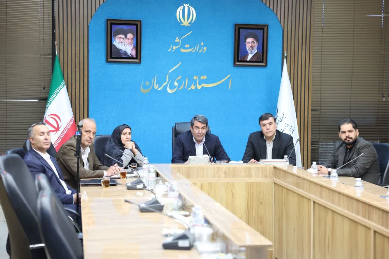 بررسی جامع: رکوردشکنی کرمان در توسعه انرژی‌های خورشیدی؛ ۷۰۰ مگاوات برق در راه است | مهر - کد 2a53