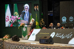 مکتب رهبر شهید پیامی روشن علیه توهین، نزاع و افراط‌گرایی است