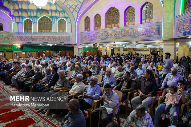 مراسم رونمایی از کتاب «شیرین‌تر از عسل»