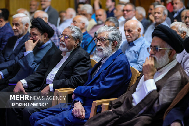 مراسم رونمایی از کتاب «شیرین‌تر از عسل»