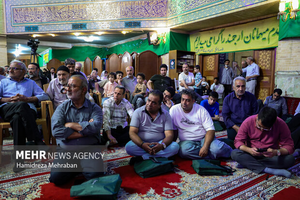 مراسم رونمایی از کتاب «شیرین‌تر از عسل»