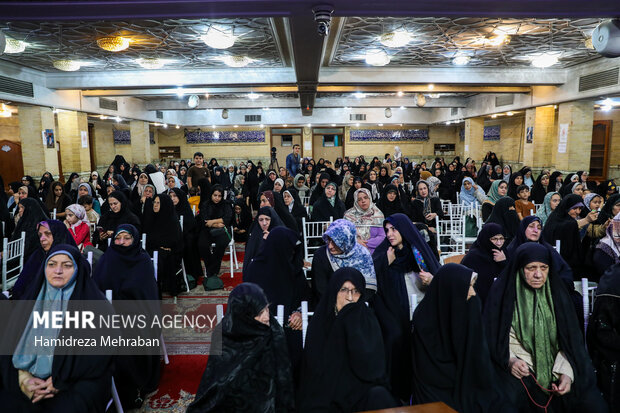 مراسم رونمایی از کتاب «شیرین‌تر از عسل»