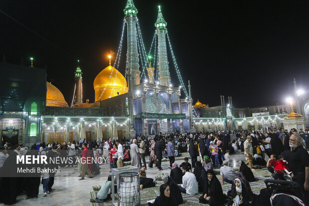 جشن شب میلاد پیامبر(ص) و امام صادق(ع) در حرم بانوی کرامت