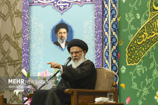 جشن شب میلاد پیامبر(ص) و امام صادق(ع) در حرم بانوی کرامت