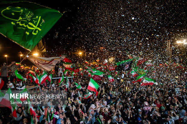 جشن ولادت پیامبر اکرم(ص) در میدان انقلاب