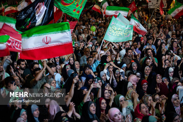 جشن ولادت پیامبر اکرم(ص) در میدان انقلاب