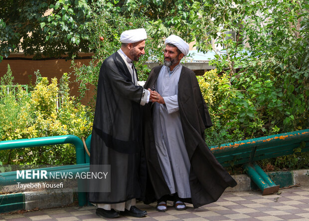 آیین عمامه گذاری جمعی از طلاب همدان