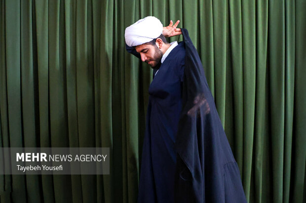 آیین عمامه گذاری جمعی از طلاب همدان