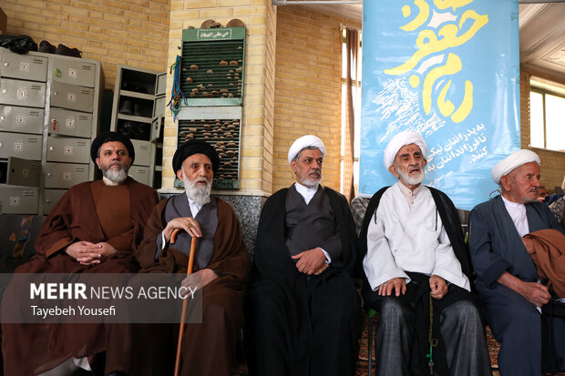 آیین عمامه گذاری جمعی از طلاب همدان