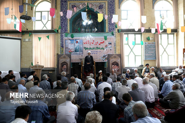 آیین عمامه گذاری جمعی از طلاب همدان