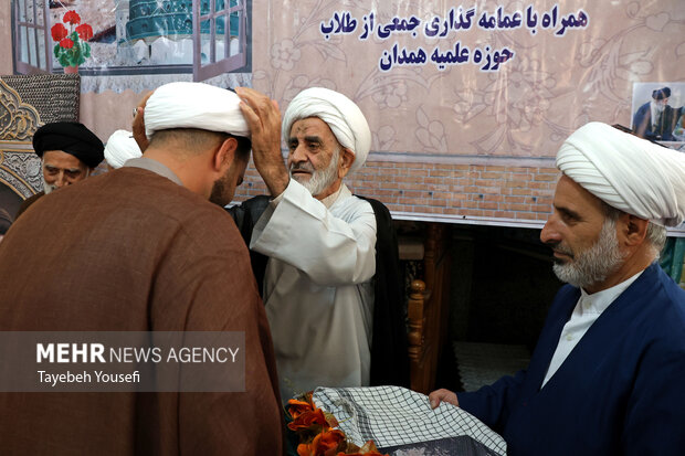 آیین عمامه گذاری جمعی از طلاب همدان