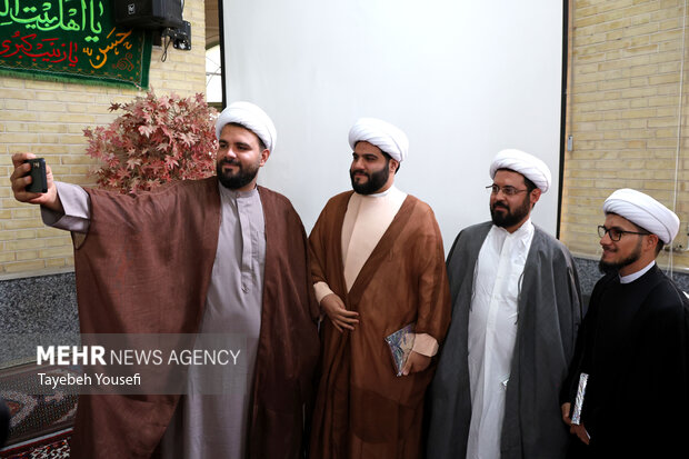 آیین عمامه گذاری جمعی از طلاب همدان