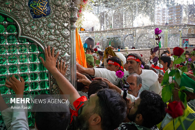 کاروان پیاده زائران فیروزآباد به شاهچراغ (ع)