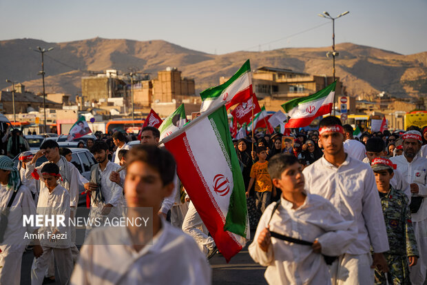 کاروان پیاده زائران فیروزآباد به شاهچراغ (ع)