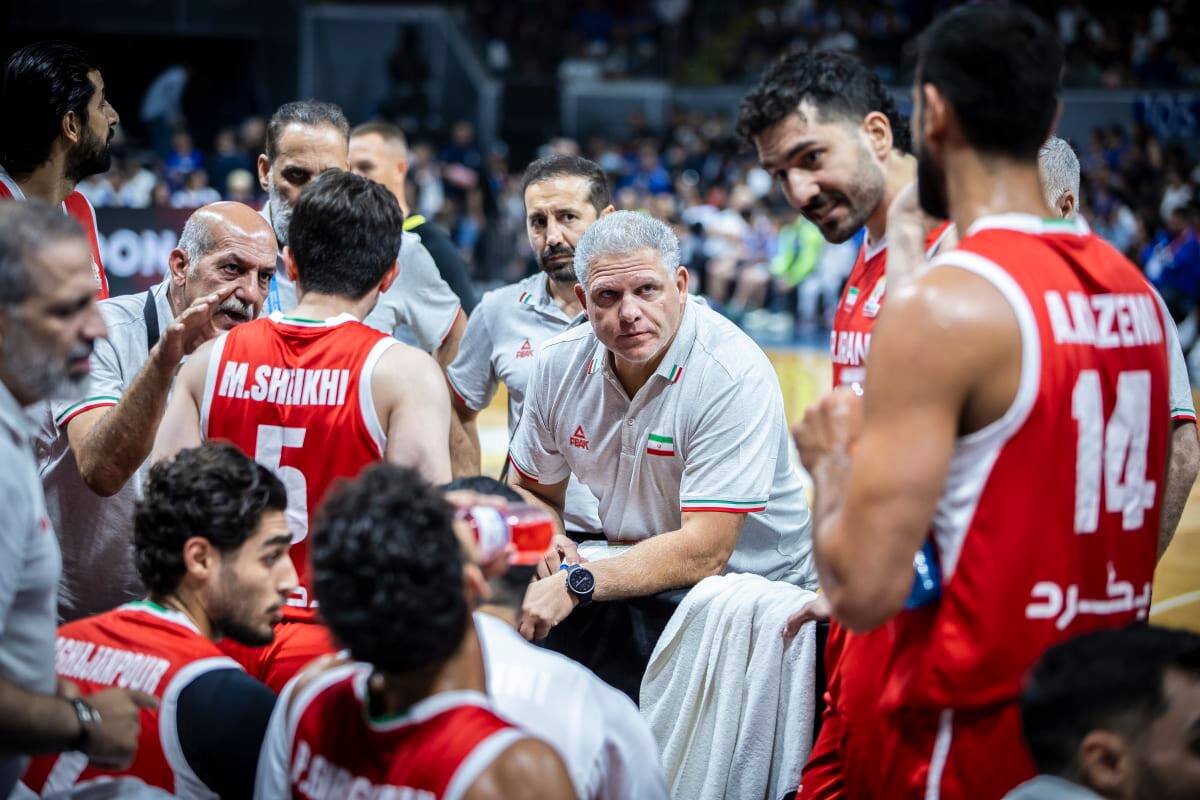 انتقاد مانولوپولوس از عملکرد ملی پوشان بسکتبال/ دفاع خوبی نداشتیم