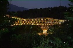 پل طبیعت طلایی می‌شود