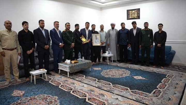 تأکید مدیرعامل پتروشیمی سروش مهستان بر ترویج فرهنگ ایثار و شهادت تأکید مدیرعامل پتروشیمی سروش مهستان بر ترویج فرهنگ ایثار و شهادت