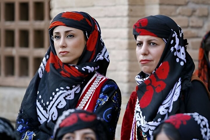 گُلوَنی؛ سربندی که هر نقش و رنگش روایتی از فرهنگ لُرهاست