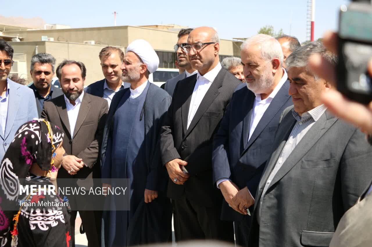 گزارش ویژه: وزیر نیرو: بزرگ‌ترین نیروگاه سیکل ترکیبی در دالاهو افتتاح می‌شود | مهر - کد bcb2