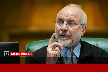 قالیباف: جیهان خەریکی سەیر کردنی ئەمریکا لە لێواری هەڵدێرە