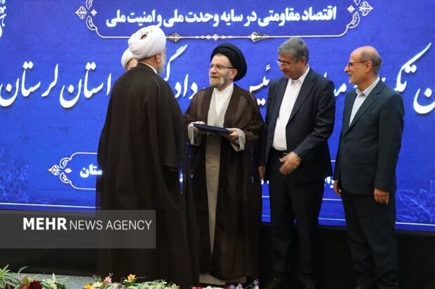 آیین تکریم و معارفه رئیس کل دادگستری لرستان