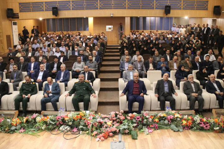 تصاویری از همایش روز قشر بسیج کارمندان و گرامیداشت هفته دولت در رشت