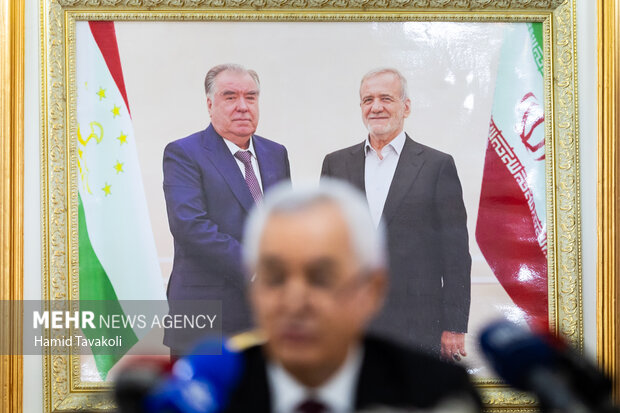 نشست خبری سفیر تاجیکستان در ایران