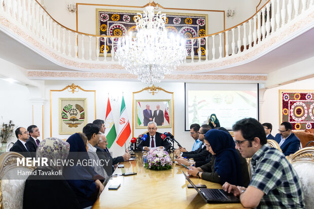 نشست خبری سفیر تاجیکستان در ایران