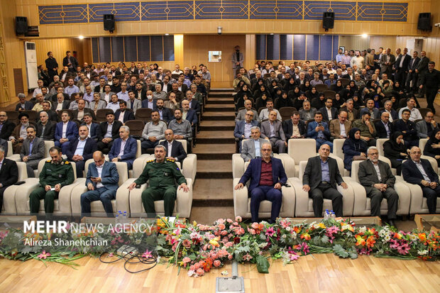 همایش روز قشر بسیج کارمندان و هفته دولت در رشت
