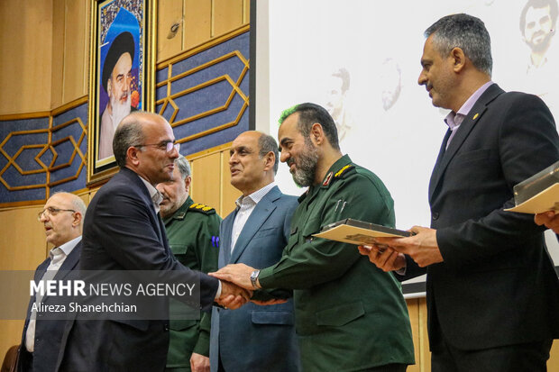 همایش روز قشر بسیج کارمندان و هفته دولت در رشت