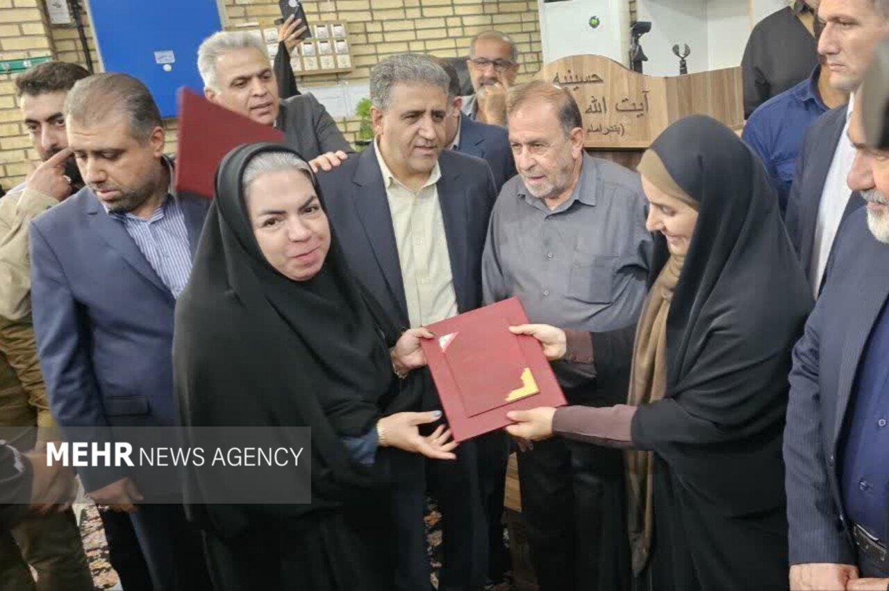 بررسی جامع: واگذاری سند مالکیت واحدهای مسکونی کوی بلوکی‌ها در ماهشهر | مهر - کد f6c7