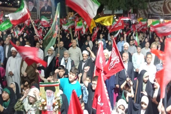 وحدت و ایستادگی پیام مردم سنندج در اجتماعات شبانه