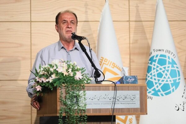 مهار نوسانات ارزی در دستور کار مجلس قرار دارد