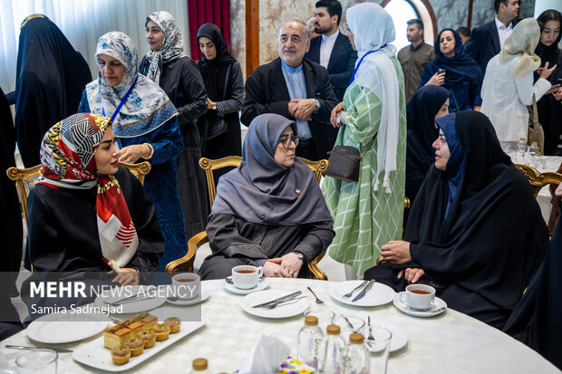 نمایشگاه خیریه انجمن دیپلماتیک بانوان