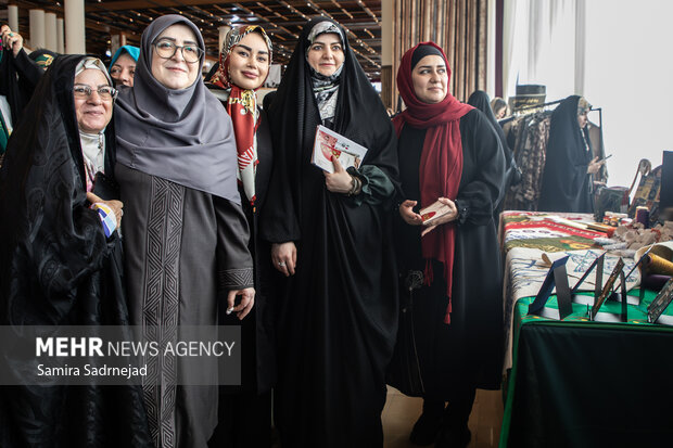 نمایشگاه خیریه انجمن دیپلماتیک بانوان