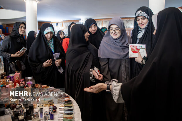 نمایشگاه خیریه انجمن دیپلماتیک بانوان