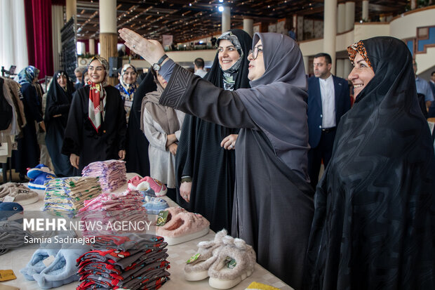 نمایشگاه خیریه انجمن دیپلماتیک بانوان