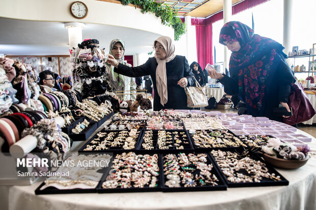 نمایشگاه خیریه انجمن دیپلماتیک بانوان