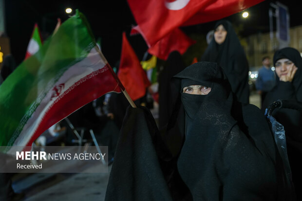 تجمعات شبانه اسلامشهر روایتگر ادای دین مردم به رهبر شهید است